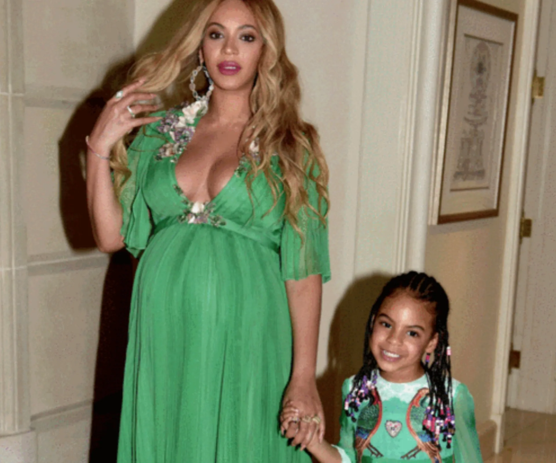 Beyoncé attends the Beauty and the Beast premiere