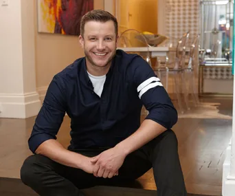 Luke Jacobz hosts Instant Hotel 