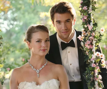 Emily VanCamp and Josh Bowman