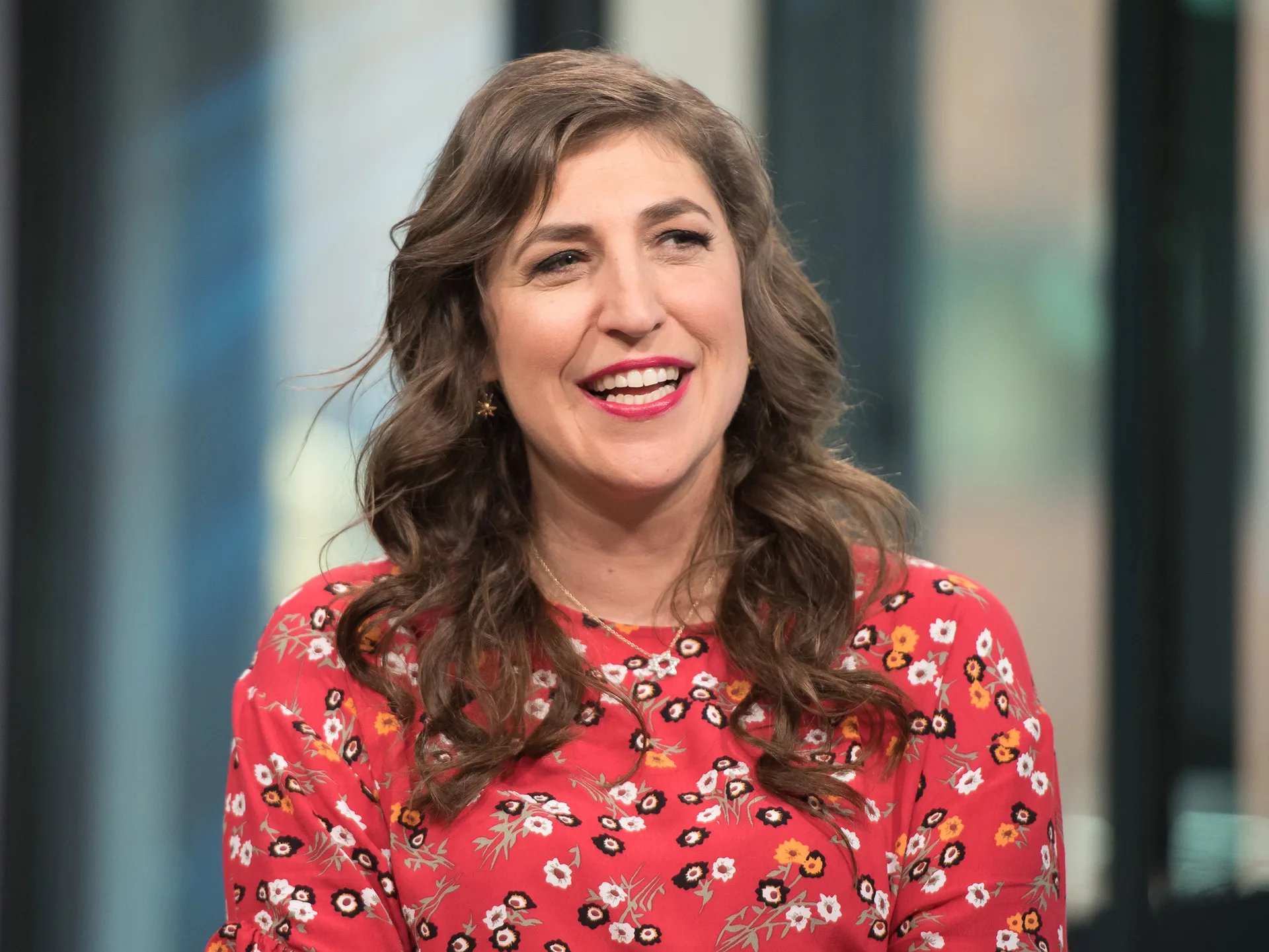 Mayim Bialik adopts cat