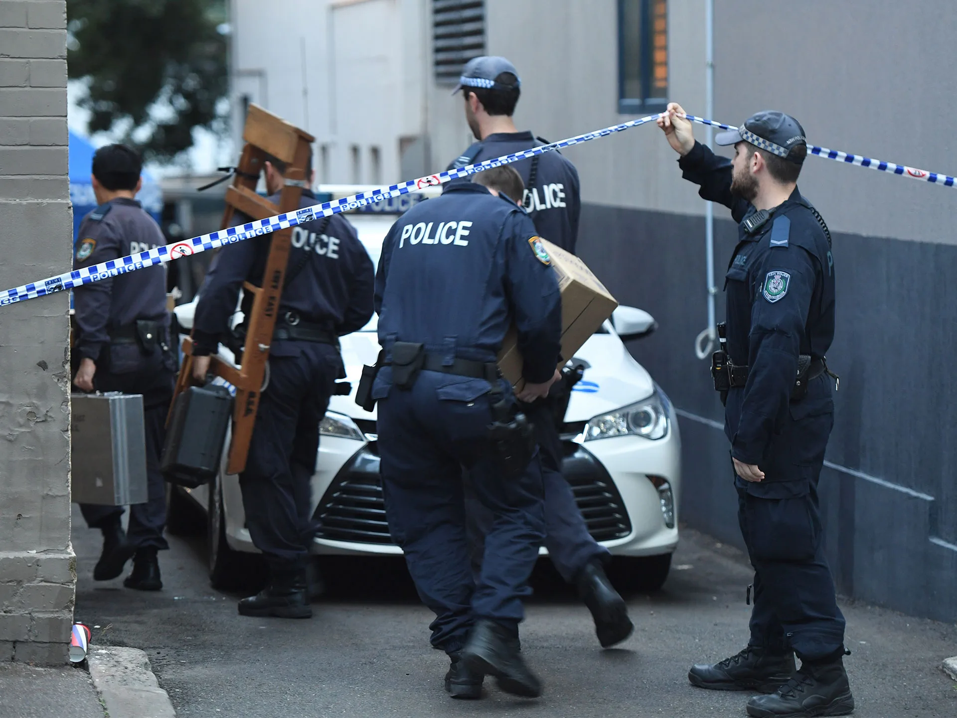 Extensive anti-terrorism raids continue in Sydney