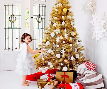 12 mind-boggling Christmas tree decorations