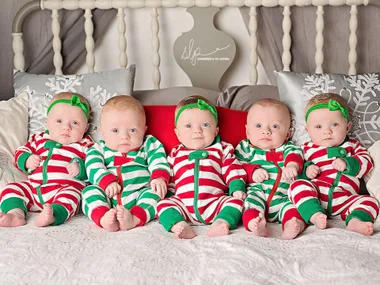 Festive images of the ADORABLE 6-month-old Driskell Quintuplets is what Christmas is really about
