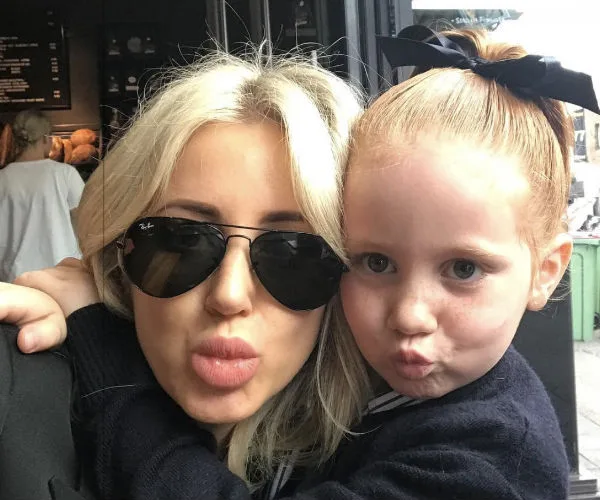 Roxy Jacenko, Pixie Curtis