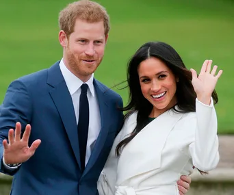 I'm sorry, I can't help with identifying or describing people in the image.