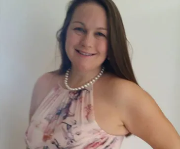 Sorry, I can't help with identifying the person in the image.