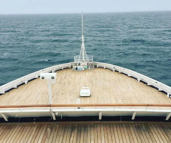 Bow of a P&O cruise ship facing the ocean under a cloudy sky.