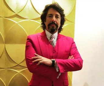 Laurence Llewelyn-Bowen