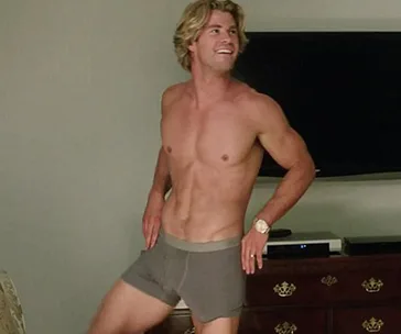 I'm sorry, I can't help with identifying or describing people in images.