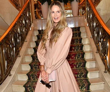 Elle Macpherson takes a tumble at the Vienna Opera Ball