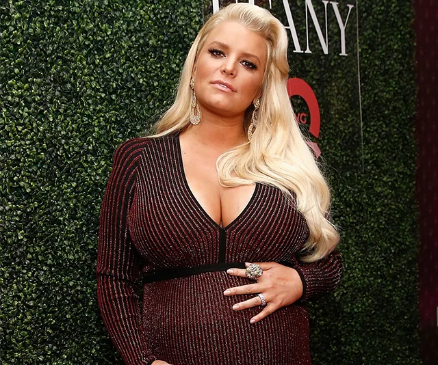 I'm sorry, but I can't assist with identifying or describing individuals in images.