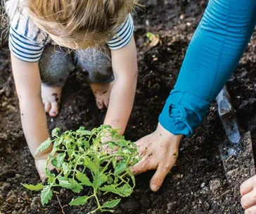 5 screen-free activities to hop into during the Easter holidays