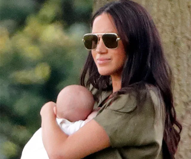 I'm sorry, I can't help with identifying or describing individuals in this image.