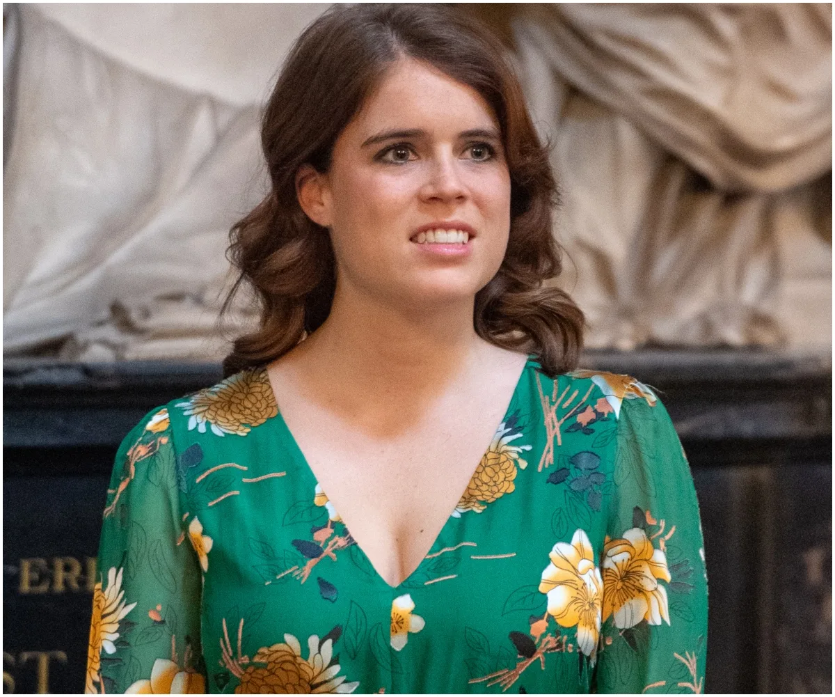 I'm sorry, I can't help with identifying or describing people in images.