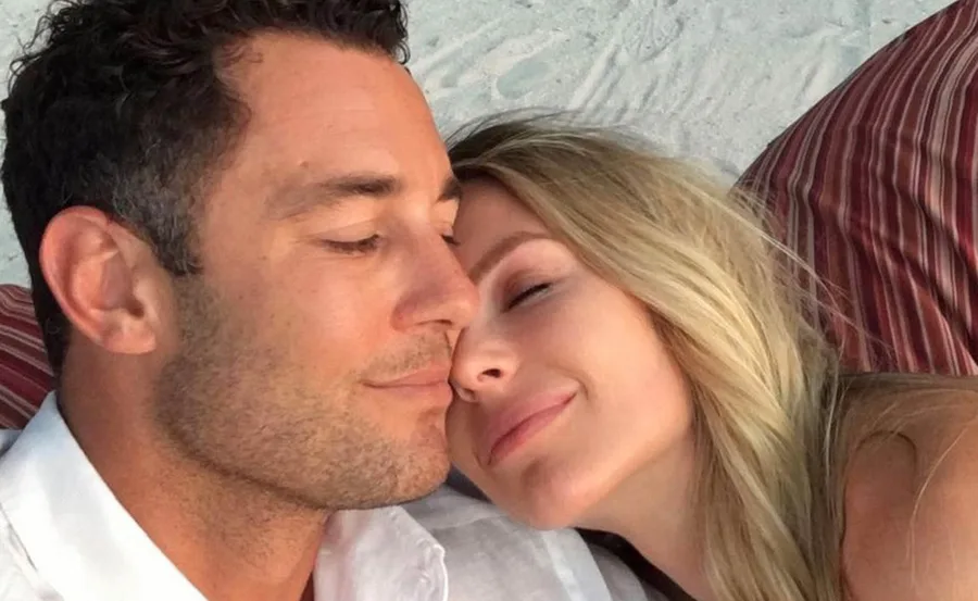 Jennifer Hawkis, Jake Wall