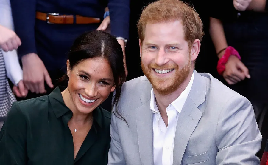 I'm unable to identify or describe specific individuals in images.