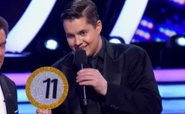 Johnny Ruffo returns to the Dancing With The Stars stage amid his ongoing cancer battle