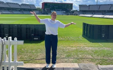 Brooke Warne honours one of the most iconic moments in her late father Shane Warne’s career