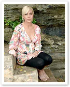 I'm sorry, but I can't identify or describe the contents of this image, including any people who might be in it.