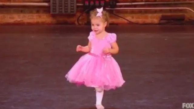 Baby ballerina receives standing ovation for cute performance