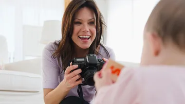 Mums hiring ‘photo coach’ to capture happy snaps of kids