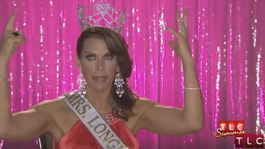 Middle-aged mums compete to be beauty queens