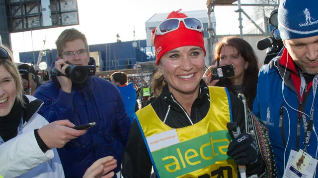 Pippa Middleton kisses new beau on ski slopes