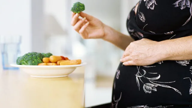 Pregnant women don't eat enough fruit and vege