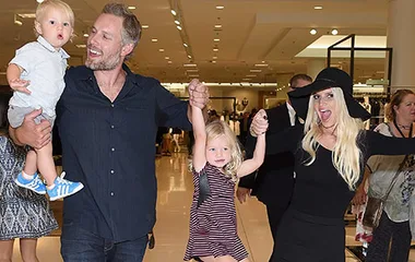 Jessica Simpson’s fun family fashion show!