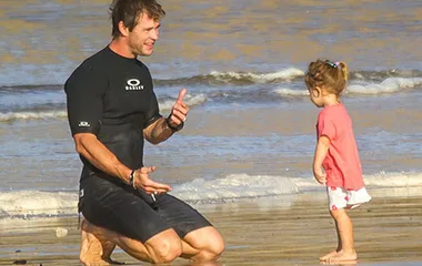 Chris Hemsworth beach