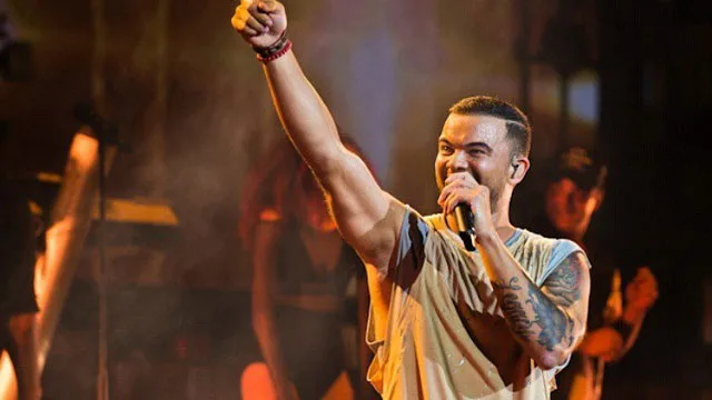 Guy Sebastian singing