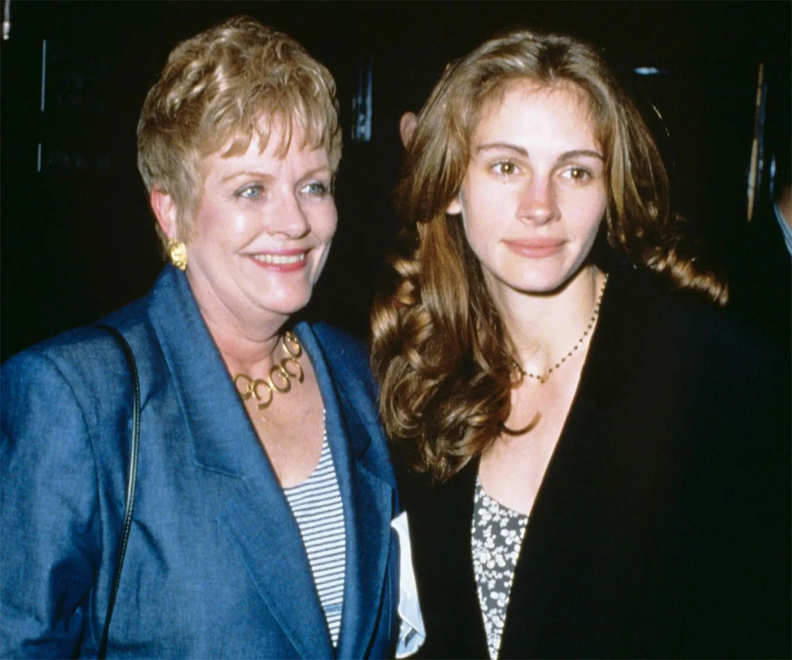 julia roberts mum