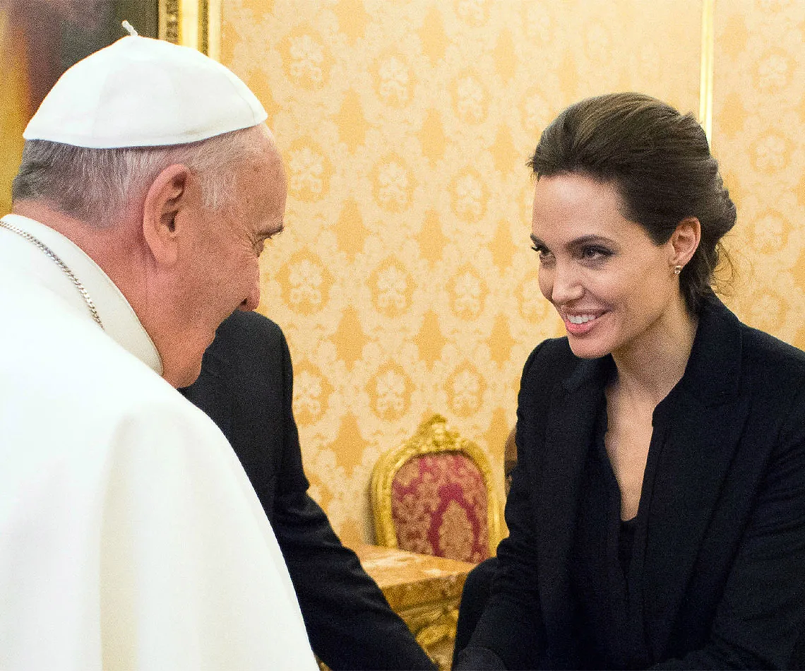 angelina jolie meets pope francis