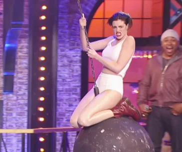 Anne Hathaway  