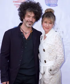 “Isn’t he cute?” Renee Zellweger gushes over boyfriend Doyle Bramhall