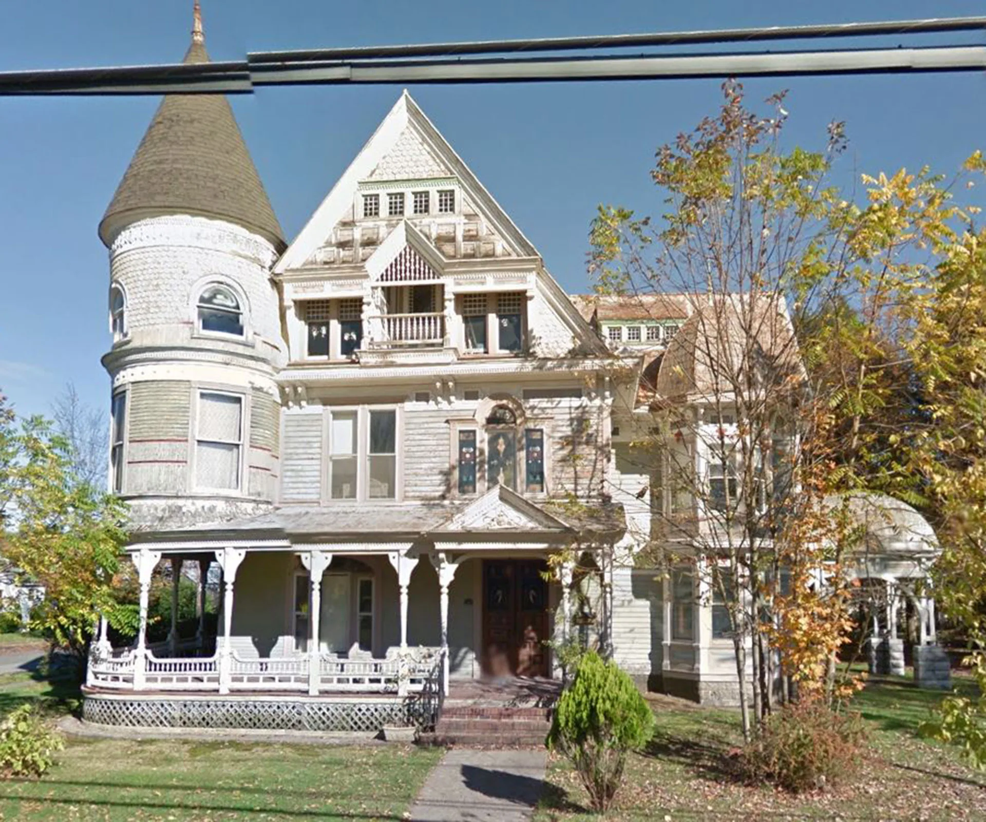 Haunted house in New York caught on Google maps