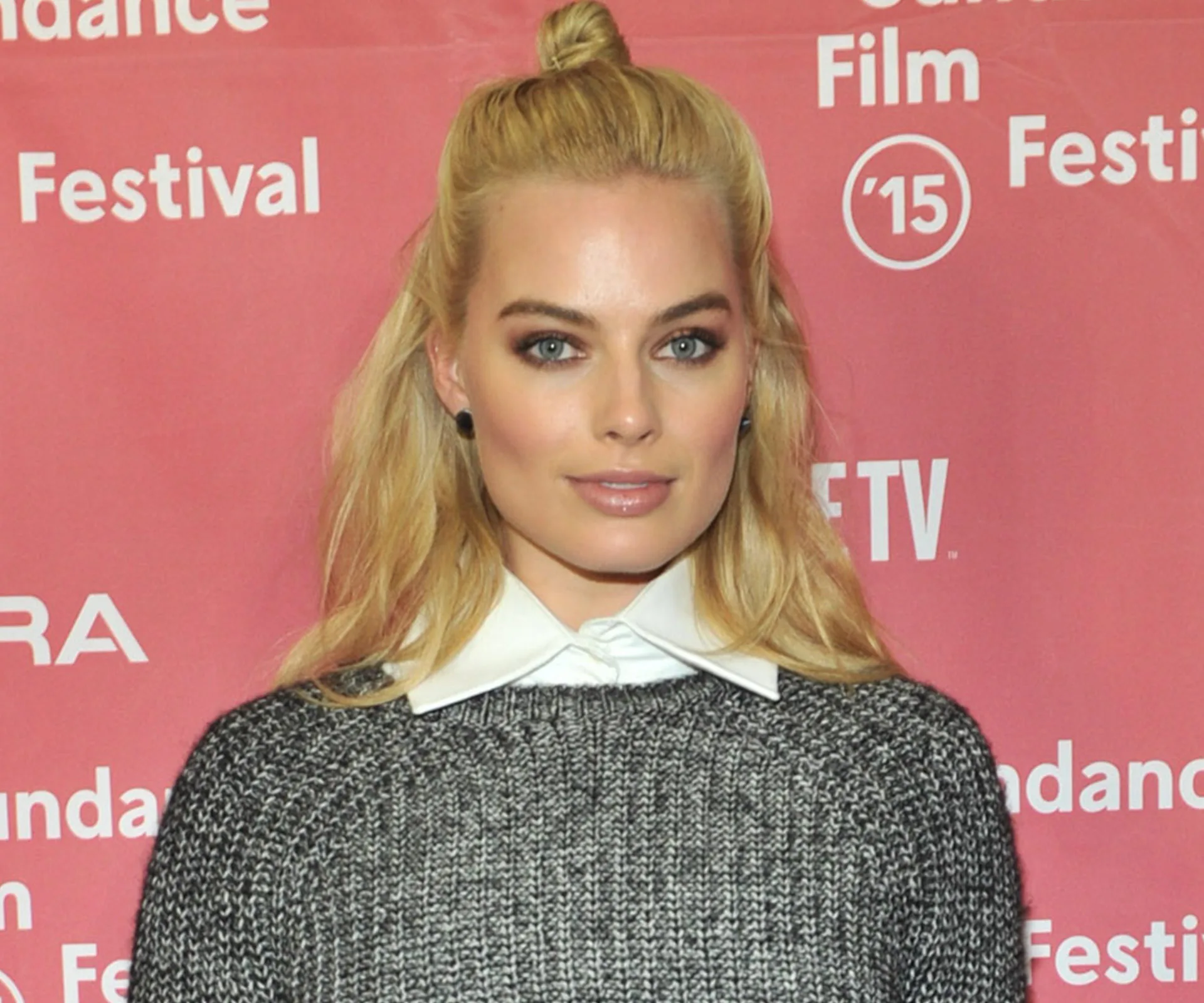 Margot robbie half bun