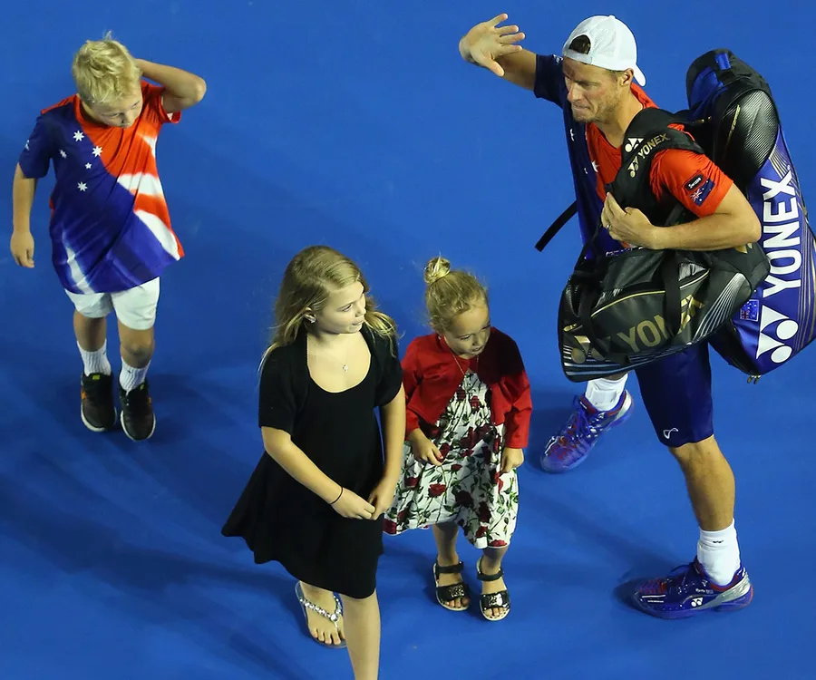 Lleyton Hewitt and kids farewell