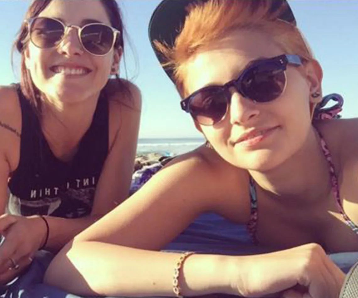 Paris Jackson dyes hair orange