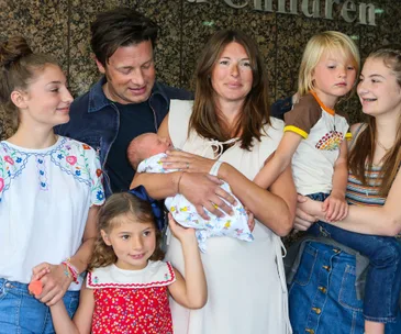 Jamie Oliver, Jools Oliver 