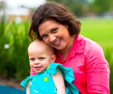 Amelia and Megan Hoppe 