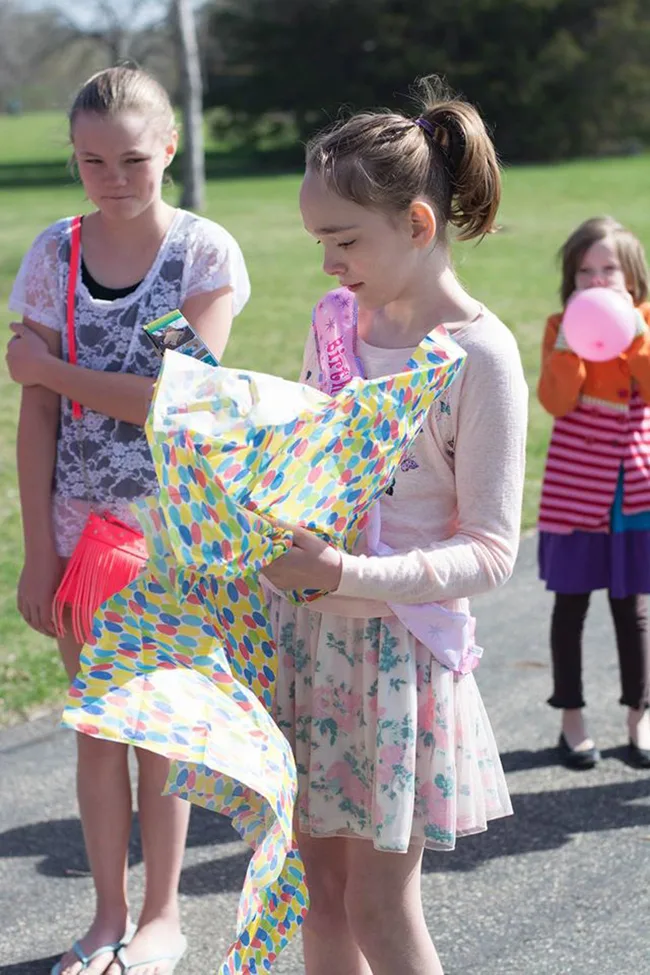 Hundreds attend girl's birthday after mother's plea