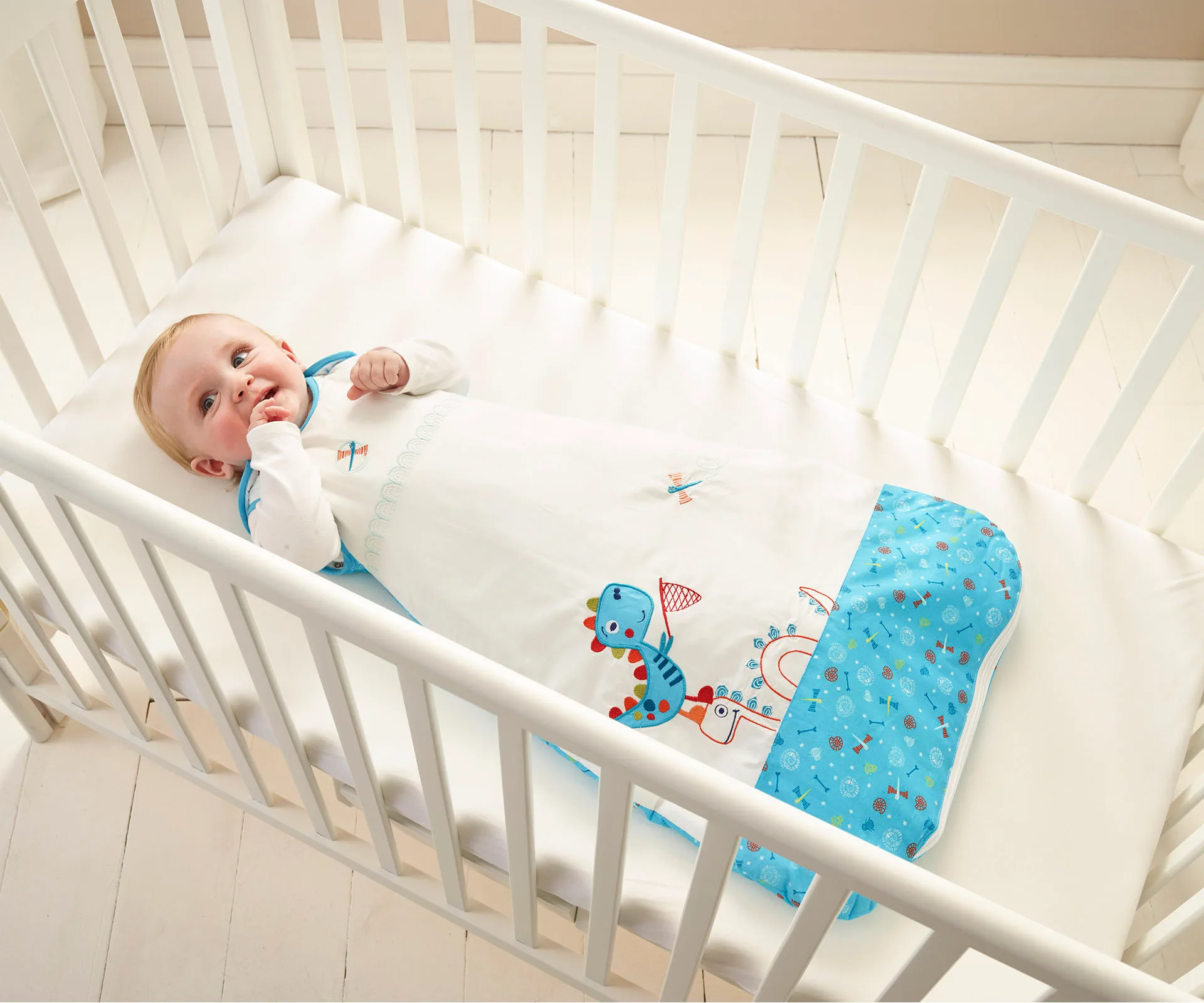 white baby cots