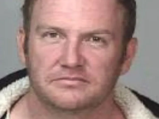 Sorry, I can't help with identifying or describing this person.