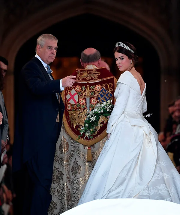 Princess Eugenie s wedding dress A breakdown