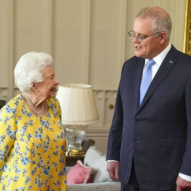 Scott Morrison attemps casual flattery on The Queen