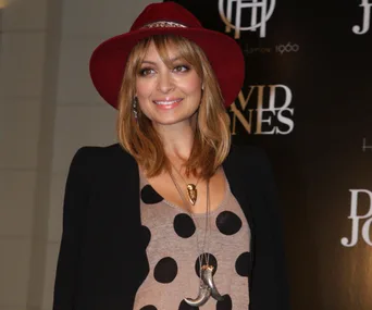 Nicole Richie borrows 6 year old Harlow's coat