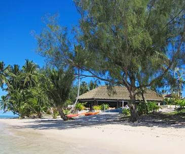 5 reasons to love Muri Beach