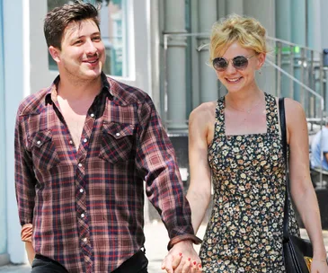 Carey Mulligan is pregnant!