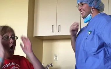 Marine surprises his mother at chemo appointment after years apart